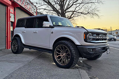 FORD_BRONCO_STANCEWHEELS_XT1_BRUSHED_DUAL_BRONZE_22X10_COVER